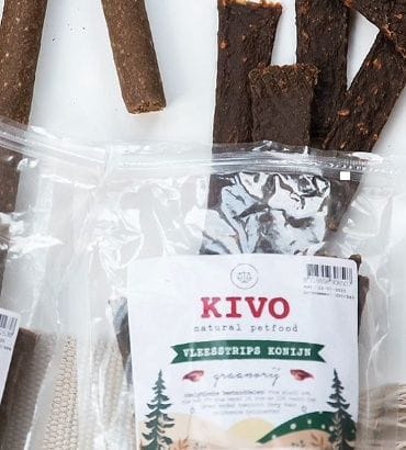 Zakje KIVO Vleesstrips konijn met losse vleesstrips.